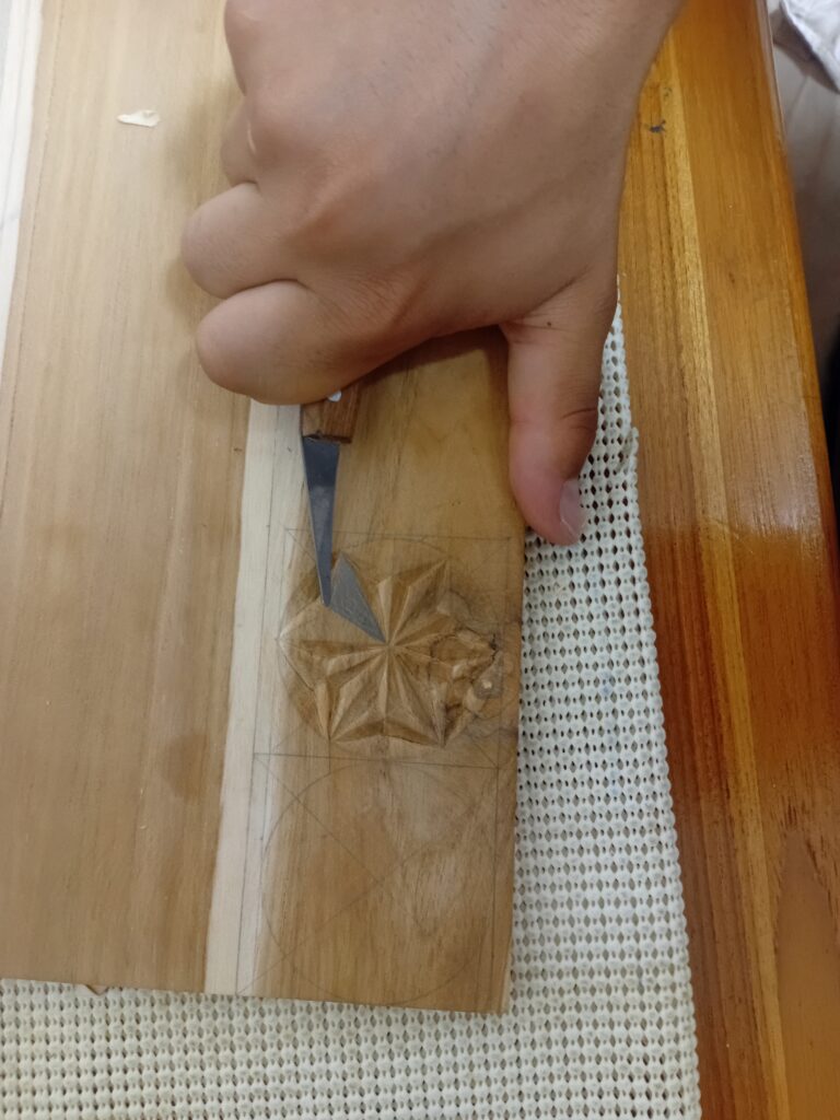 Anleitung: Holzstern schnitzen