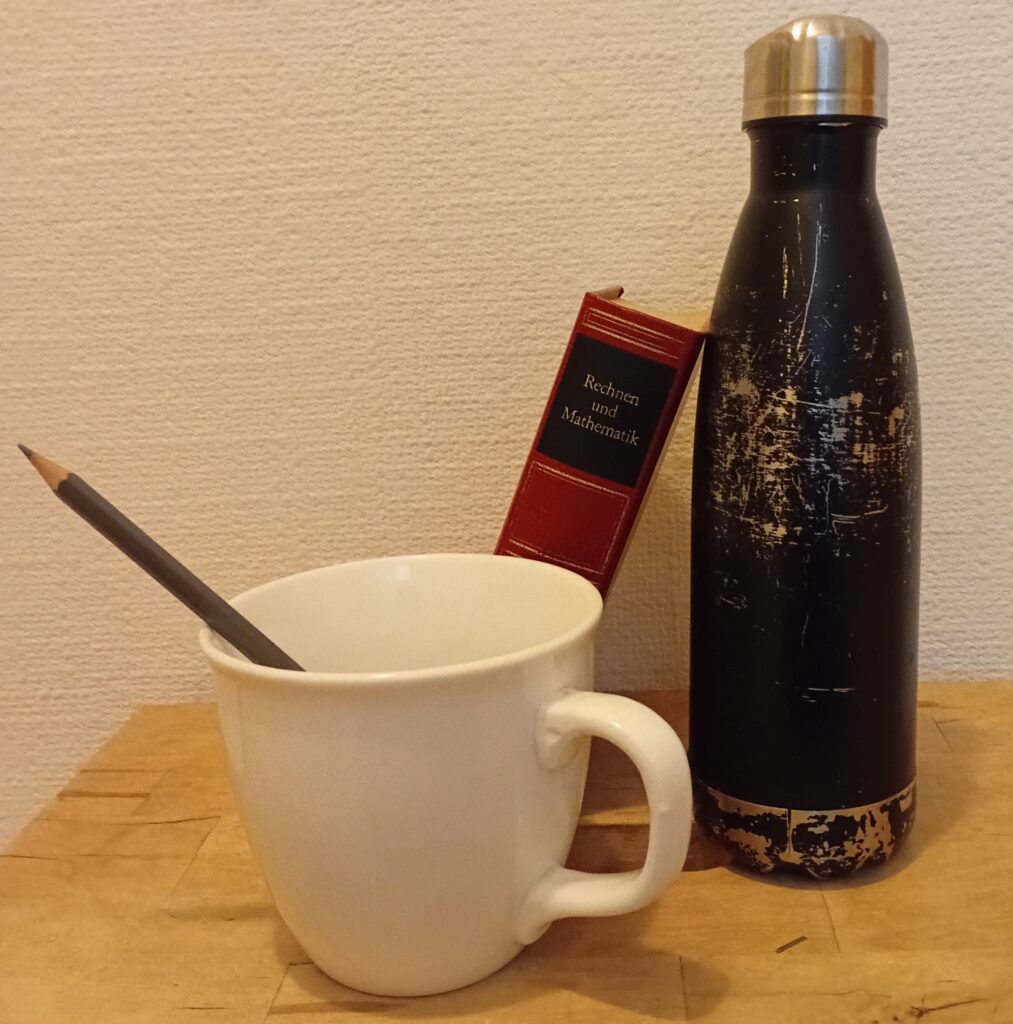 Gebrauchsgüter z. B. ein Buch oder eine Wasserflasche