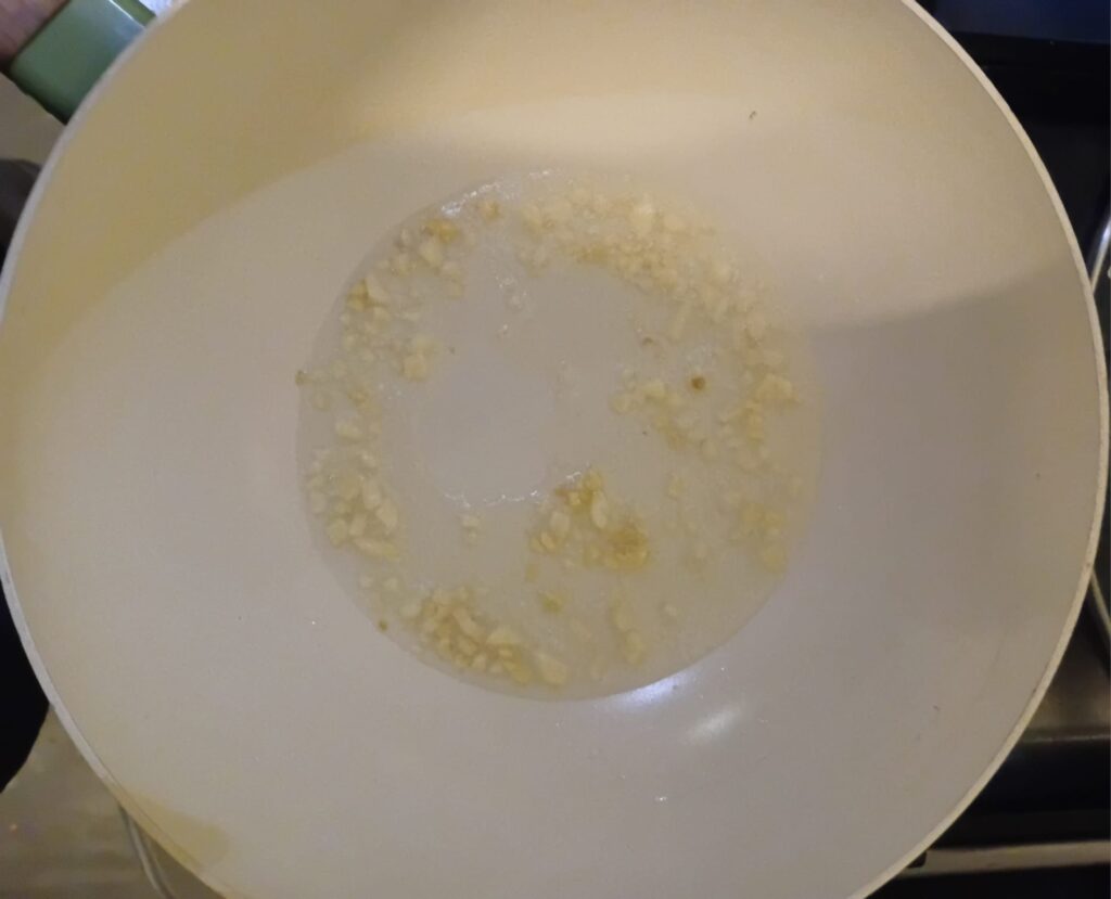 Knoblauch im Wok