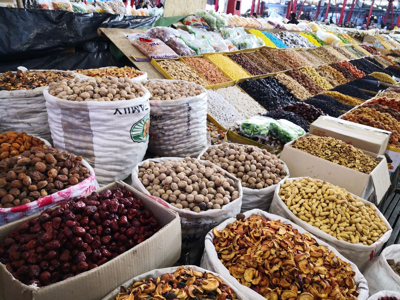 Obst, Nüsse und Gewürze